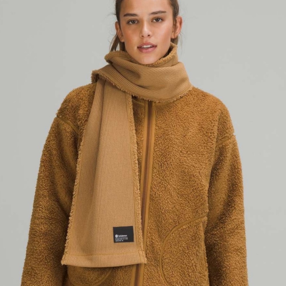 NWT Lululemon Skinny Customizable Snap Scarf, Fleece, Bold Beige